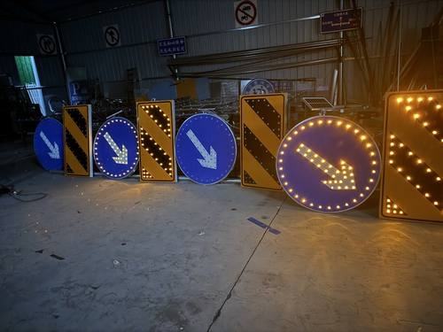 通辽通辽河南太阳能自发光交通路标牌厂家